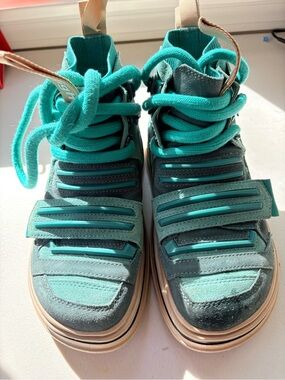 Woman High-Top Sneakers in Teal by